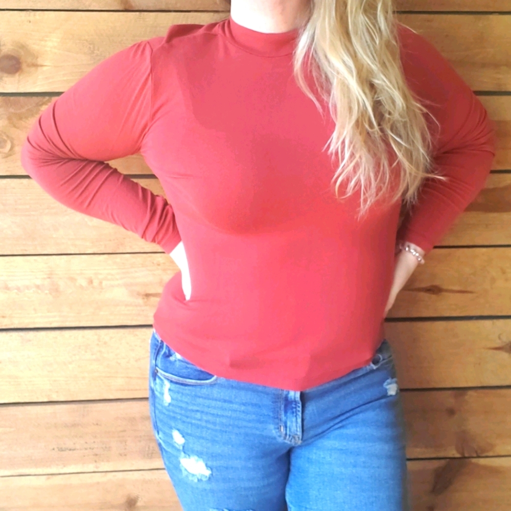 Light weight long sleeve top